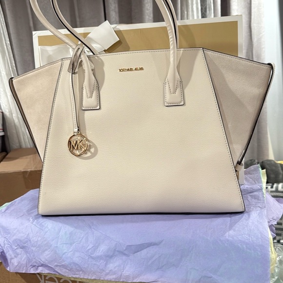 Michael Kors Cream Large Tote Bag - Picture 7 of 8